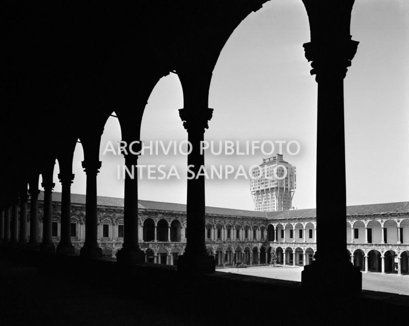 La Torre Velasca vista dal cortile d'onore dell'Università degli Studi di Milano