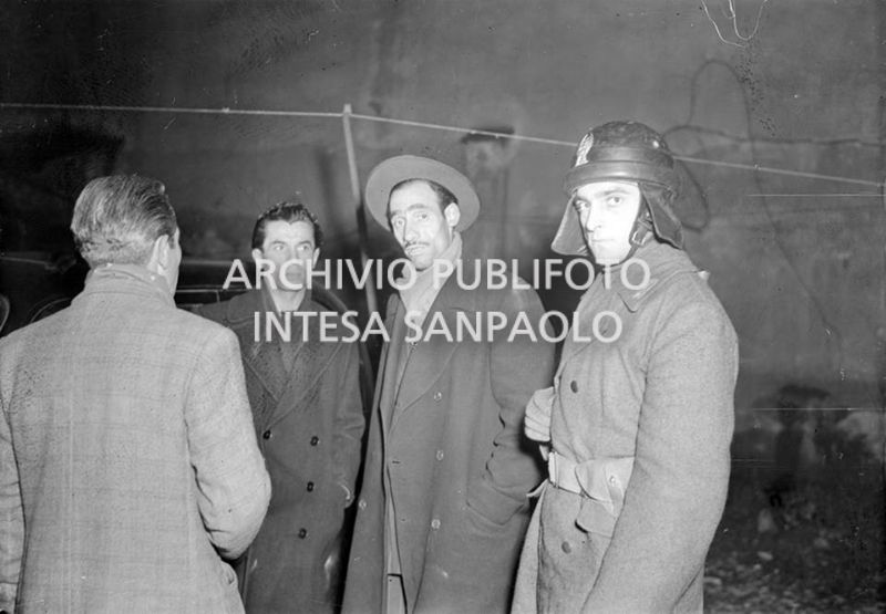 Giuseppe Ricciardi, marito di Franca Pappalardo, insieme, tra gli altri, a un uomo delle forze dell'ordine<br>22665