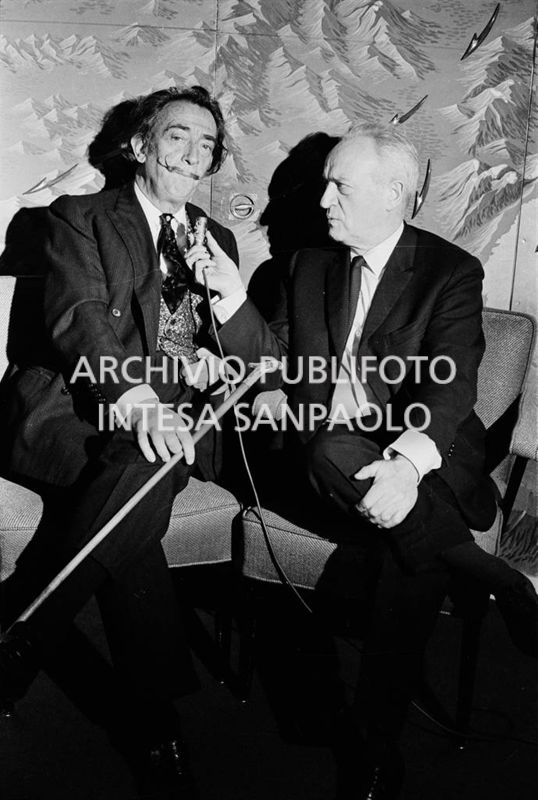 Salvador Dalì in compagnia di Ruggero Orlando<br>728216/18