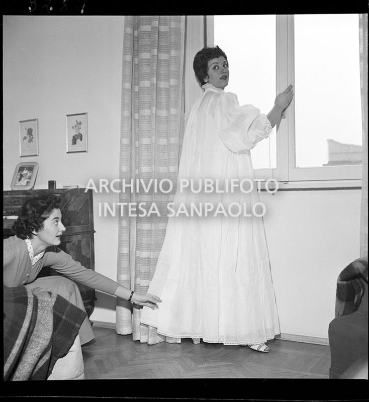 Ljuba Rosa in abito lungo<br>3284