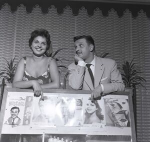 Fred Buscaglione con la moglie Fatima Robin's nel locale milanese Punta dell'Est