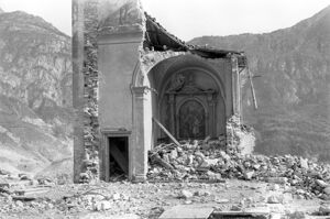 Disastro del Vajont: l'interno della chiesa di San Tommaso a Pirago di Longarone, distrutta dall'inondazione