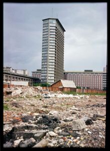 Grattacielo UTC (Uffici Tecnici Comunali) di Milano, con i suoi 90 metri, è stato per anni uno degli edifici più alti di Milano: fu costruito nel 1966 su progetto degli architetti Renato Bazzoni, Luigi Fratino, Vittorio Gandolfi e Aldo Putelli, come parte dell'incompiuto "Centro Direzionale".