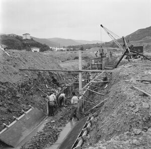 Cantiere di costruzione dell'Autostrada del Sole: lavori di scavo nel tratto Fidenza-Parma, nei pressi di Fontanellato