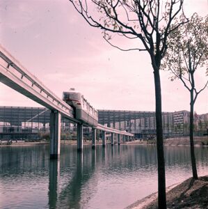 La monorotaia di Torino (prodotta dalla Alweg) fu realizzata in occasione dell'Esposizione Internazionale del Lavoro nel 1961; il tracciato, tutto in linea retta (tranne che per la parte che attraversava il laghetto artificiale) si estendeva per circa 1,800 km su un viadotto in cemento armato, le due stazioni (all'inizio e alla fine del tracciato) erano costituite da piattaforme sopraelevate che permettevano ai passeggeri l'accesso alla monorotaia.