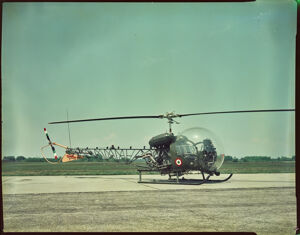 L'elicottero presenta una cabina di pilotaggio a forma di bolla ed un telaio "nudo"