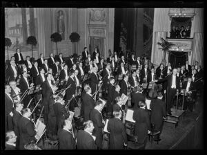 Wilhelm Furtwängler dirige l'orchestra filarmonica di Berlino al Teatro alla Scala