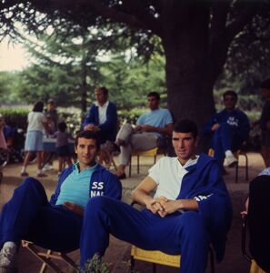 Dino Zoff seduto a destra accanto al compagno di squadra Amedeo Stenti