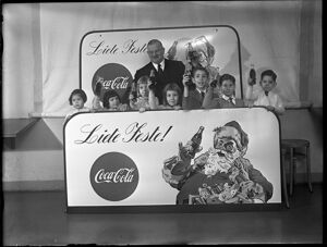 Pubblicità Coca-Cola con bambini e dirigente dell'azienda