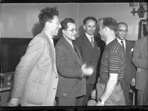 Da sinistra Pietro Secchia, Palmiro Togliatti, Luigi Longo e Mauro Scoccimarro presso la sede della Federazione Comunista a Milano