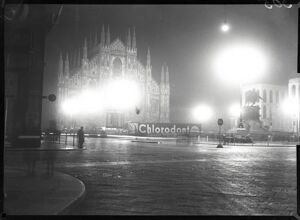 Ripresa notturna di piazza del Duomo illuminata