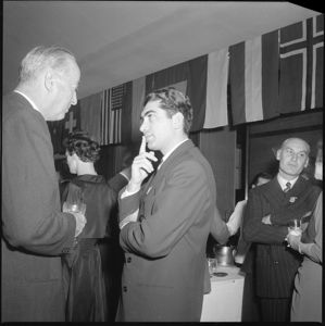 A destra Giorgio De Stefani, membro del C.I.O. e del Comitato organizzatore<br>