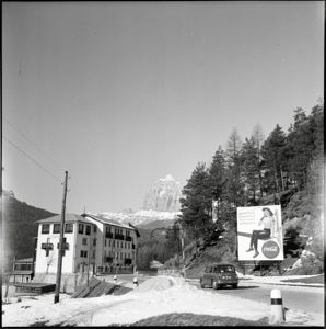 Sullo sfondo l'Istituto alpino G. Ancillotto.<br>