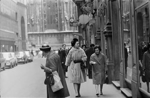 Sullo sfondo il Duomo.<br>