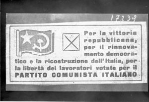 Sul ritaglio di giornale: "Per la vittoria repubblicana: per il rinnovamento democratico e la ricostruzione dell'Italia, per la libertà dei lavoratori votate per il Partito comunista italiano.<br>