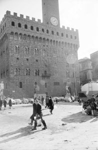 Sullo sfondo Palazzo Vecchio.<br>