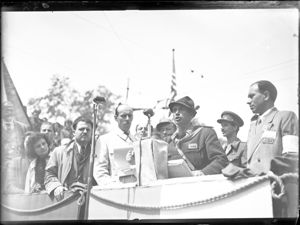 Primo da destra Walter Audisio, nome di battaglia Colonnello Valerio, e terzo da destra Nicolò Carosio<br>