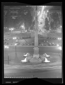 Obelisco Sistino e fontana dei Leoni in piazza del Popolo<br>