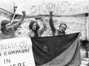 Gli anarchici ritratti hanno avviato uno sciopero della fame per la scarcerazione dei loro compagni milanesi accusati degli attentati dinamitardi alla Fiera di Milano e alla Stazione Centrale.<br>