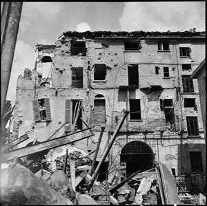La sede della Plasmon, in via Archimede a Milano, distrutta dai bombardamenti