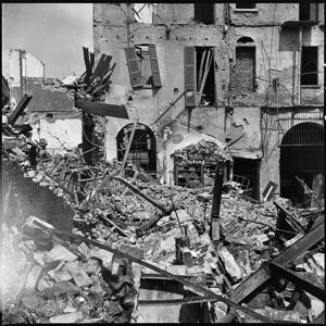 La sede della Plasmon, in via Archimede a Milano, distrutta dai bombardamenti