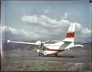 Sul velivolo sono presenti le scritte Piaggio P166 e I-PIAK<br>