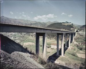 il viadotto confluisce in una galleria<br>